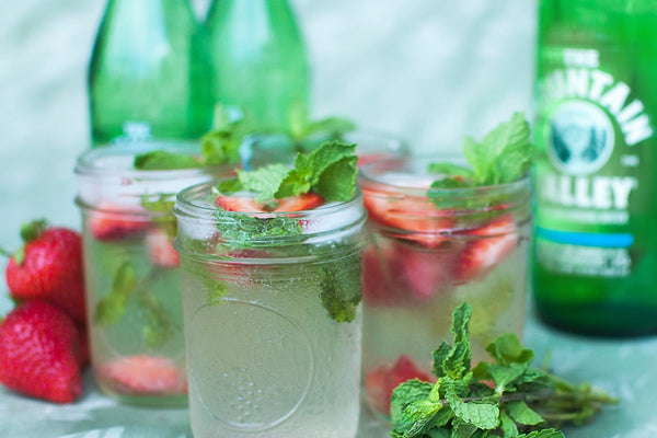 Sparkling Strawberry Lemonade Cocktail